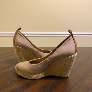 BCBGENERATION Gracyn Brown and Tan Wedges 9 1/2
